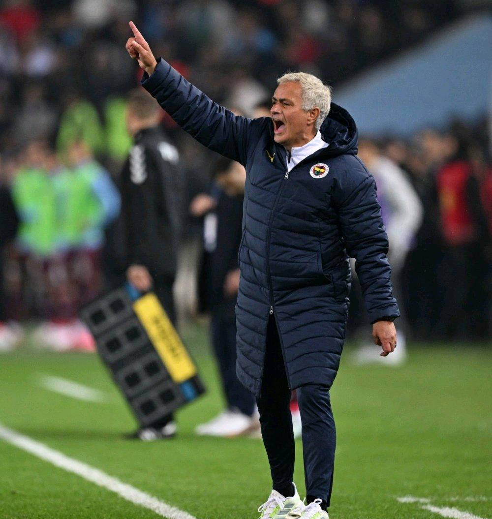 九游体育直播-穆里尼奥：我有我的原则不想改变风格适应别人