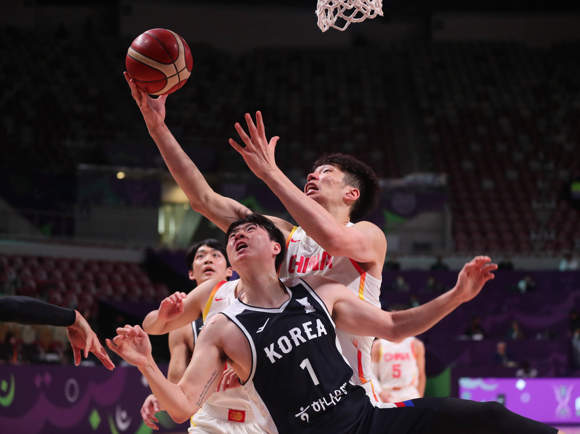 男篮联赛实力悬殊的一幕频频上演