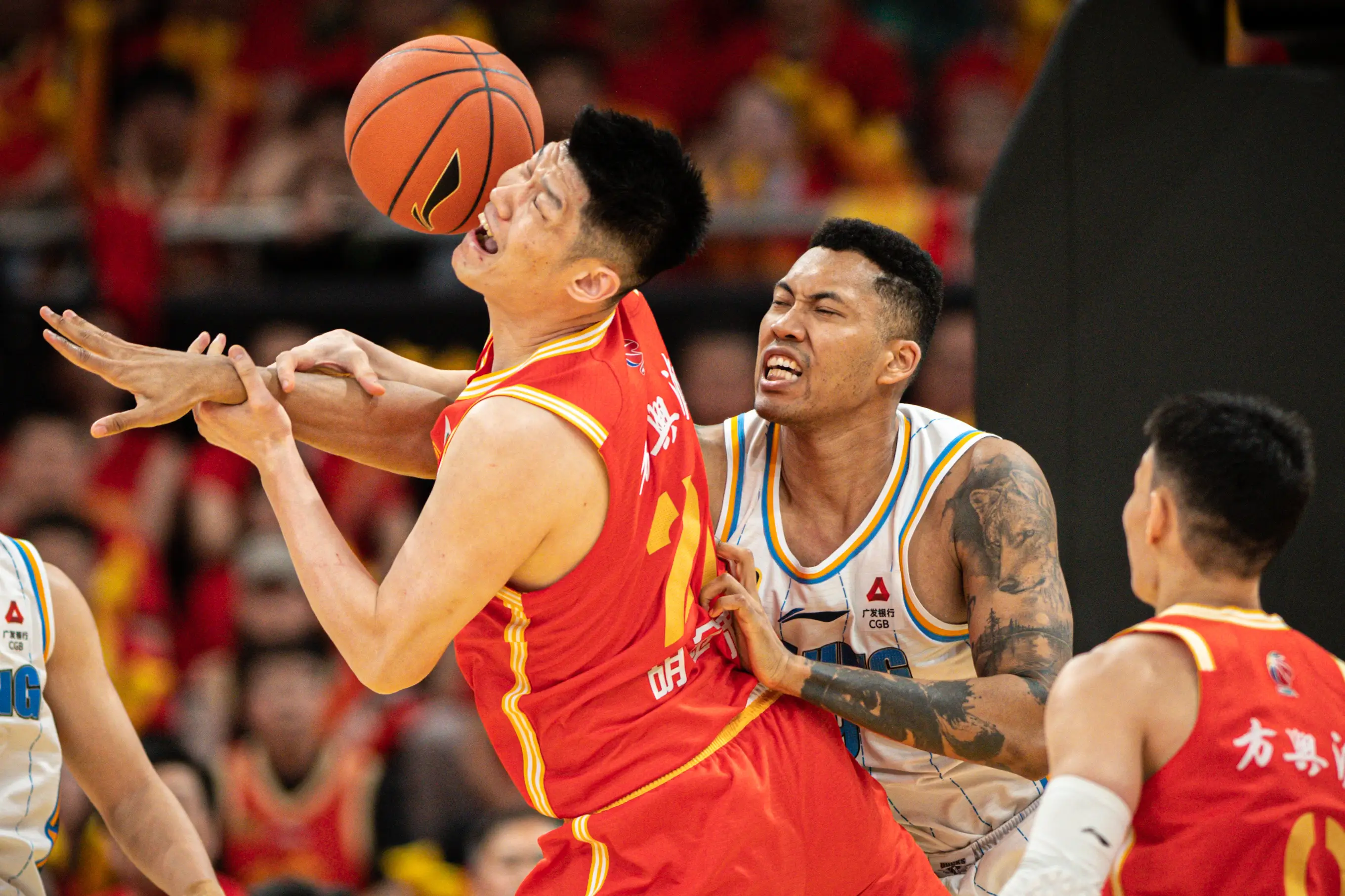 季后赛席位激烈抢夺,各队保持紧追状态的简单介绍 季后赛席位激烈抢夺,各队保持紧追状态的简单介绍