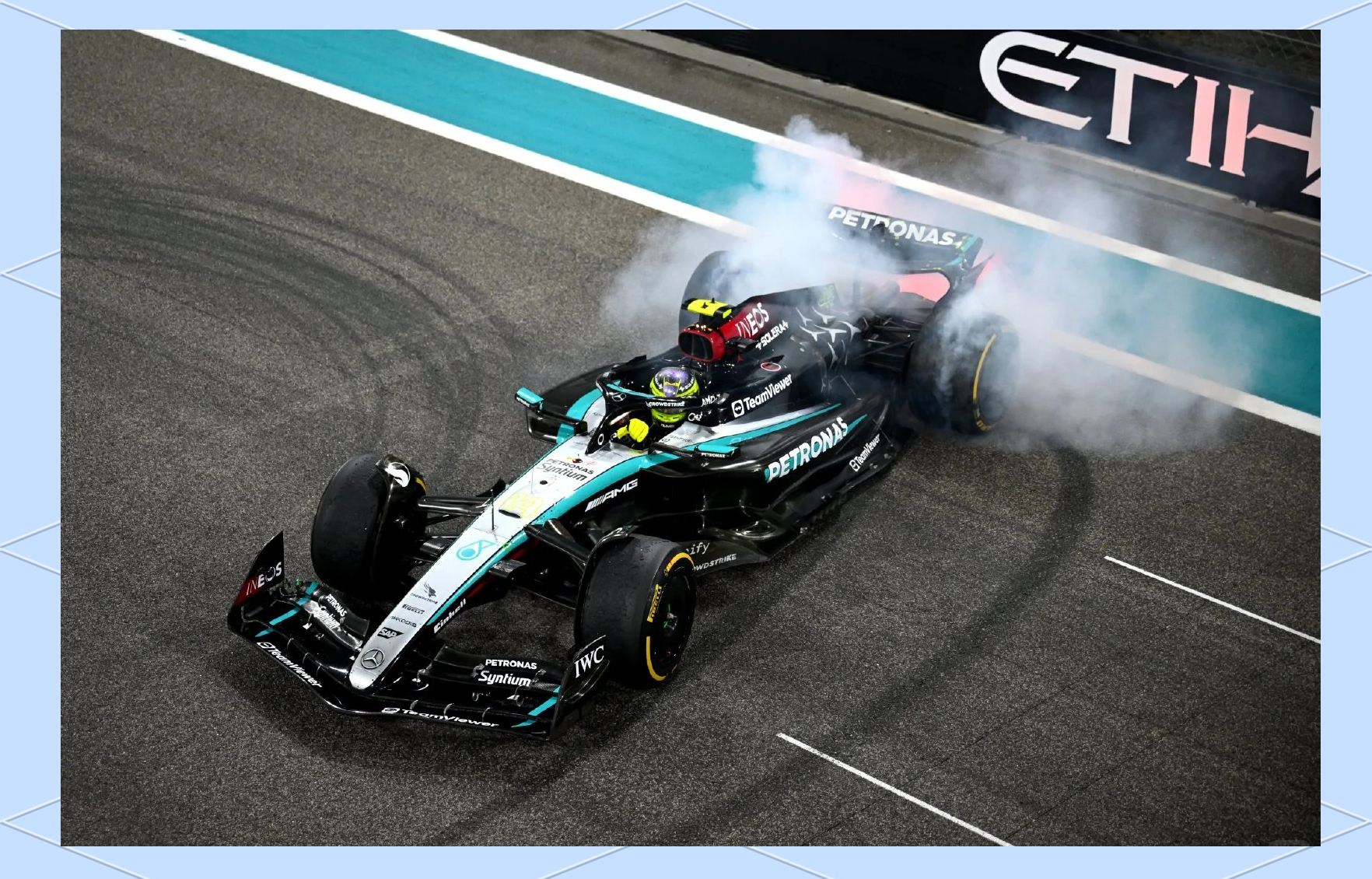 阿斯顿马丁逆转梅赛德斯,汉密尔顿点燃赛场的简单介绍 阿斯顿马丁逆转梅赛德斯,汉密尔顿点燃赛场的简单介绍