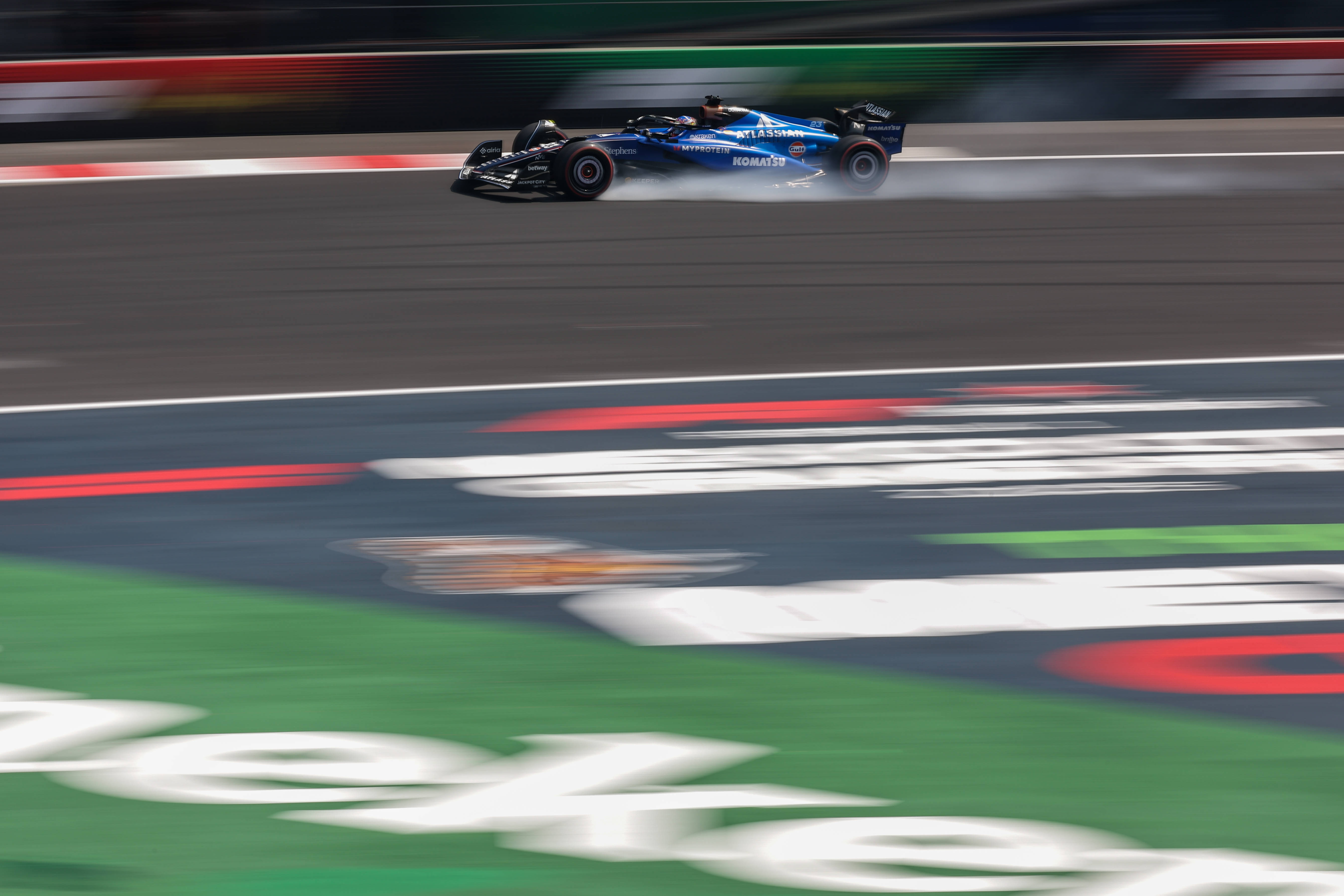 九游APP-哈斯车队险胜红牛二队，皮亚斯特里带队取胜