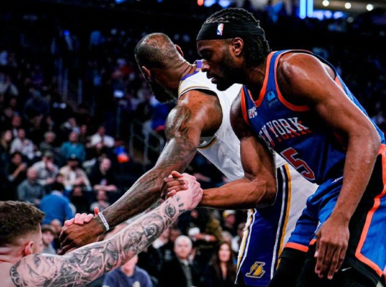 九游娱乐app下载-尼克斯鏖战猛龙，克莱扛起全队