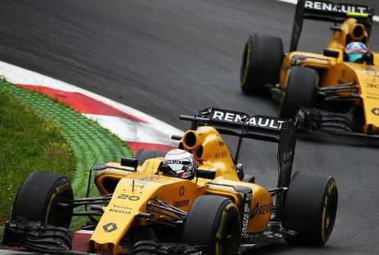 雷诺车队险胜索伯车队，汉密尔顿带队取胜的简单介绍