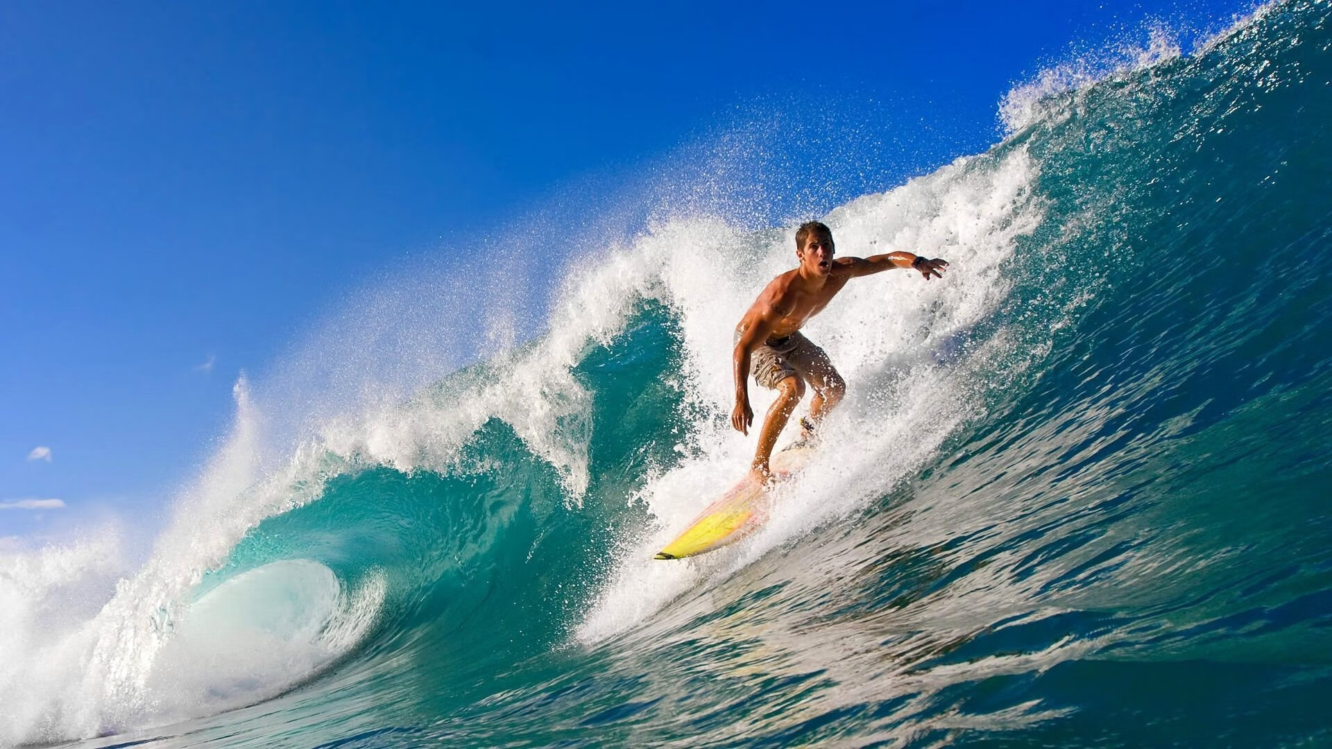 东决关键战焦点战，乌克兰强势晋级丹麦，绿茵场上的不屈意志