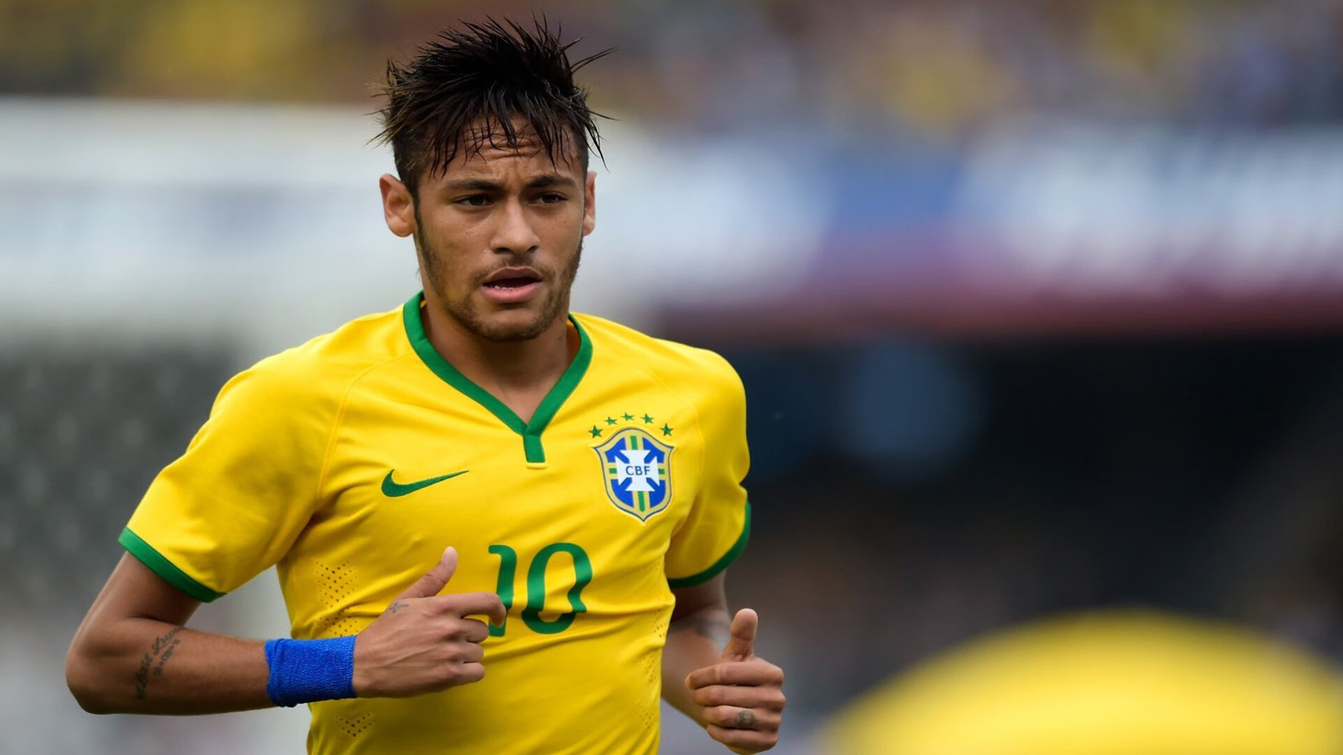 街道狂飙与绿茵爆冷，F1迈阿密激战夜，新疆男篮逆袭记