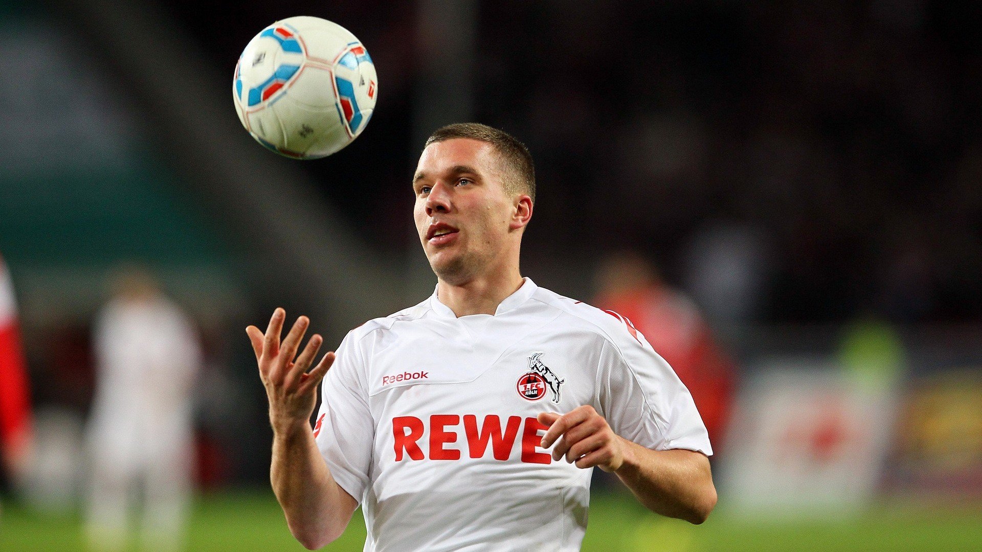 开拓者对阵山西队，字母哥成为全场焦点